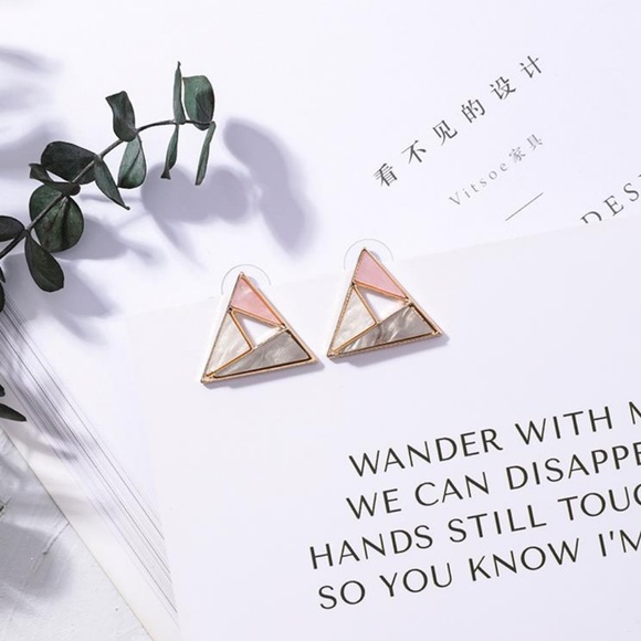 ❤️️NEW UNIQUE Triangle Handmade Stud Earrings 1 - Picture 3 of 3